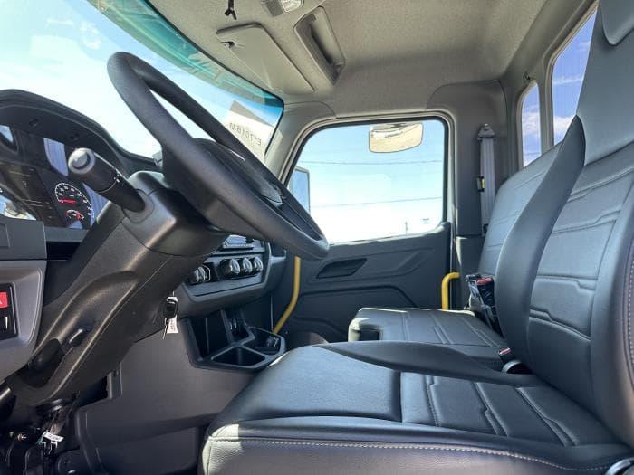 2025 Peterbilt 536 — photo 2