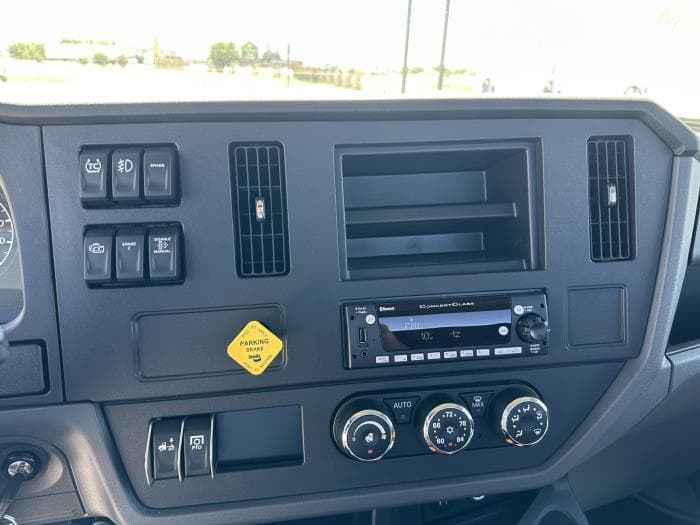 2025 Peterbilt 536 — photo 3