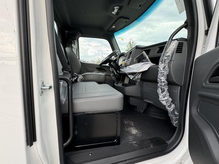 2025 Peterbilt 536 — photo 18