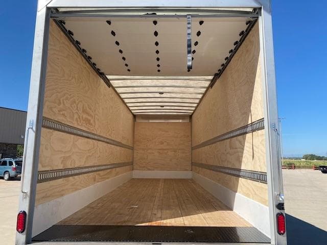 2025 Peterbilt 536 — photo 10