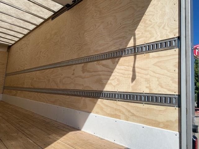 2025 Peterbilt 536 — photo 11