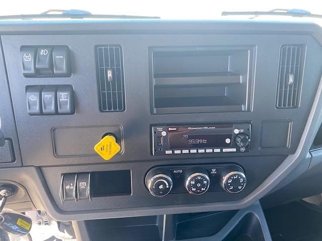 2025 Peterbilt 536 — photo 19