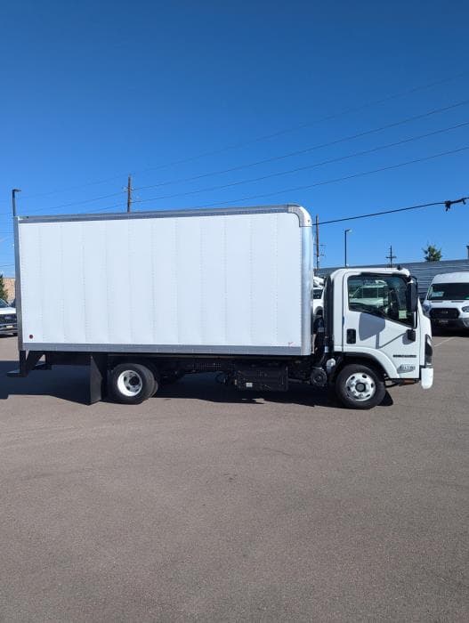 2025 Isuzu NPR — photo 4