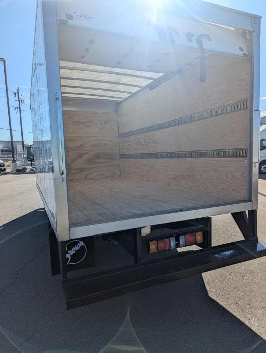 2025 Isuzu NPR — photo 8