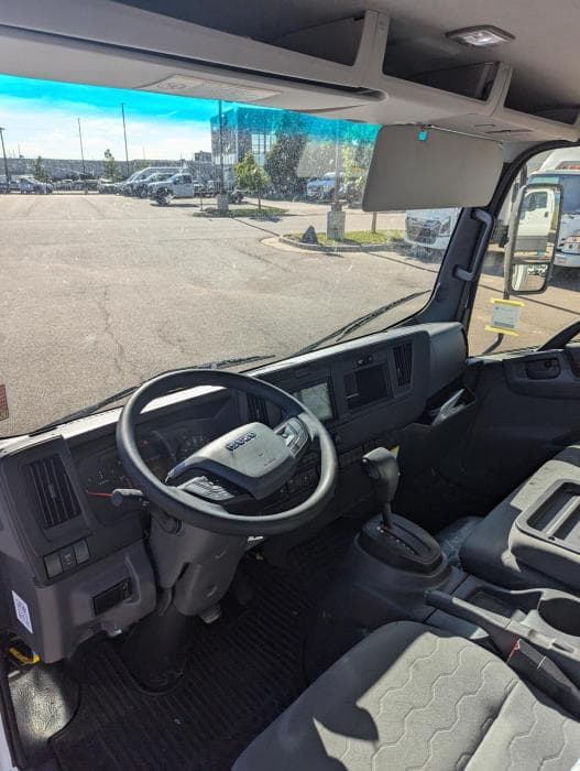 2025 Isuzu NPR — photo 11