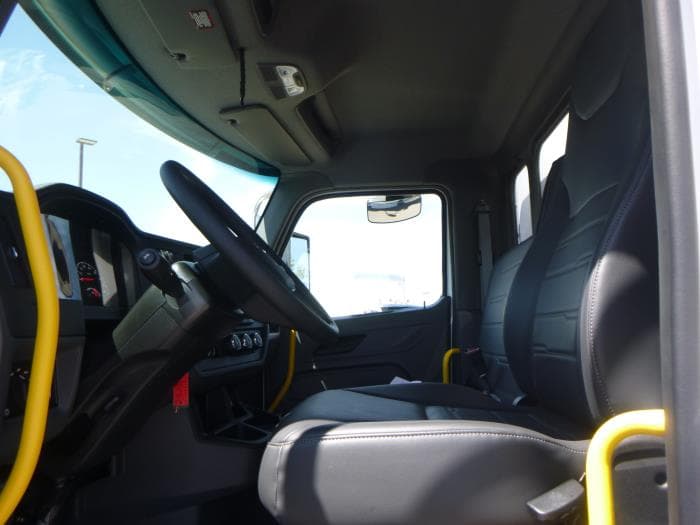 2025 Peterbilt 536 — photo 18