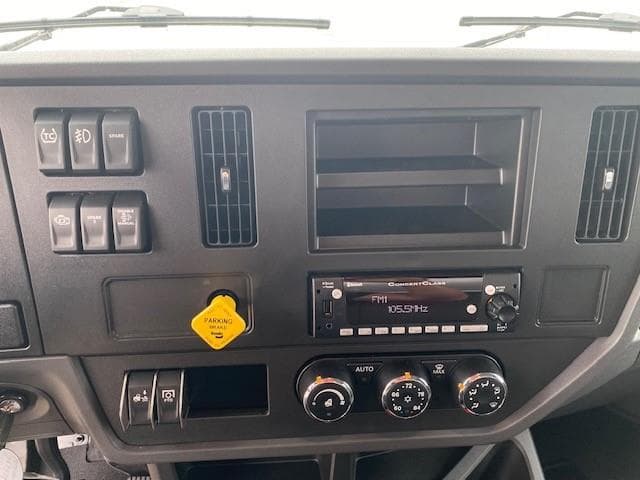 2025 Peterbilt 536 — photo 18