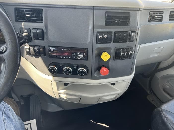 2021 Peterbilt 579 — photo 7