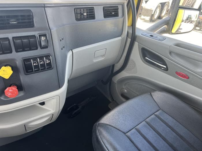 2021 Peterbilt 579 — photo 8