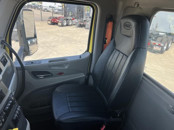 2021 Peterbilt 579 — photo 9