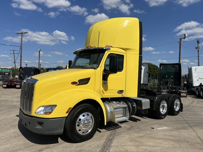 2021 Peterbilt 579 — photo 2