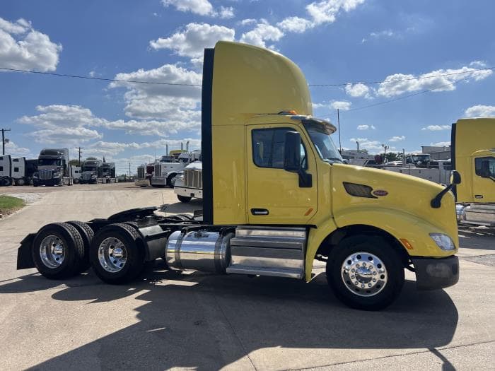 2021 Peterbilt 579 — photo 22