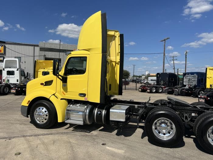 2021 Peterbilt 579 — photo 32