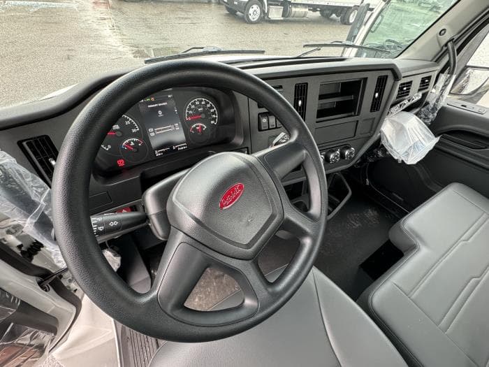 2025 Peterbilt 536 — photo 10