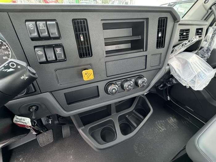 2025 Peterbilt 536 — photo 14