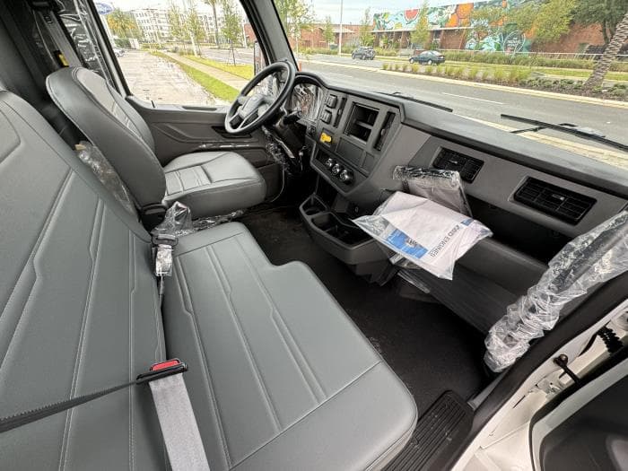 2025 Peterbilt 536 — photo 17