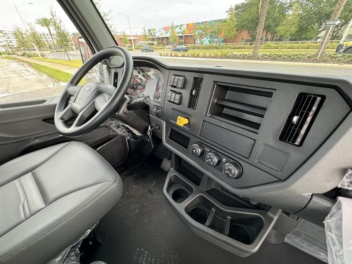 2025 Peterbilt 536 — photo 19