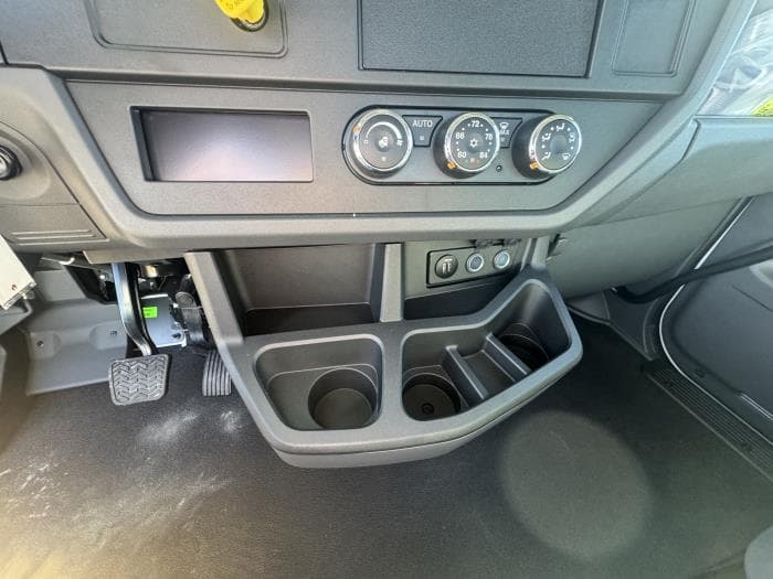 2025 Peterbilt 536 — photo 18