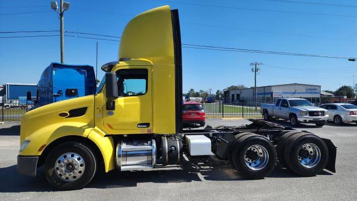 2021 Peterbilt 579 — photo 6