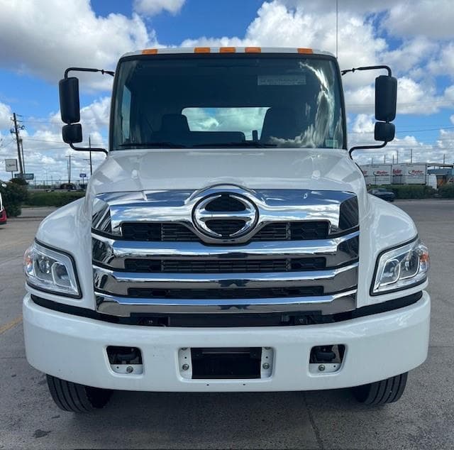 2025 Hino L6 — photo 10