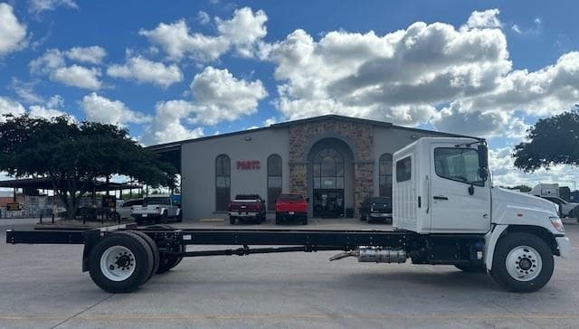 2025 Hino L6 — photo 8