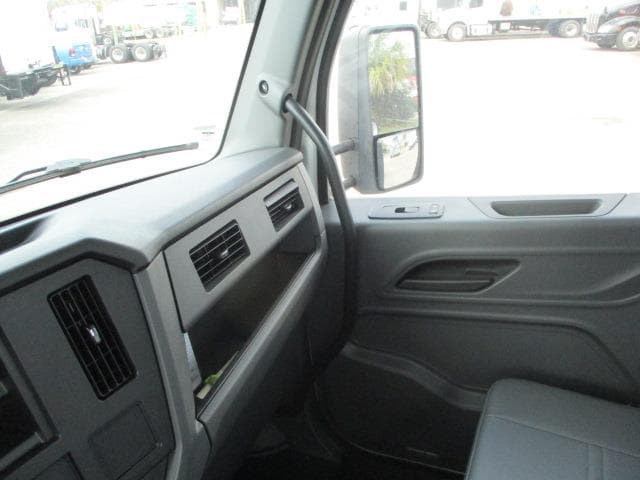 2025 Peterbilt 536 — photo 16