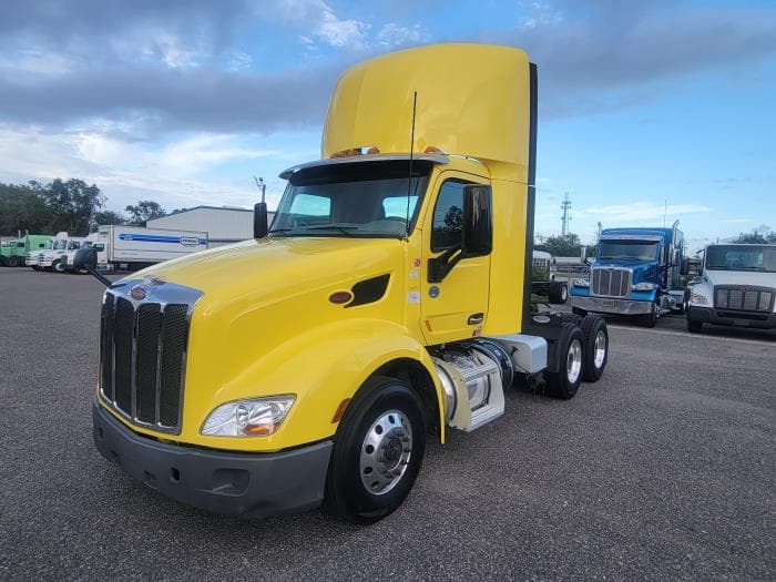 2021 Peterbilt 579 — photo 2
