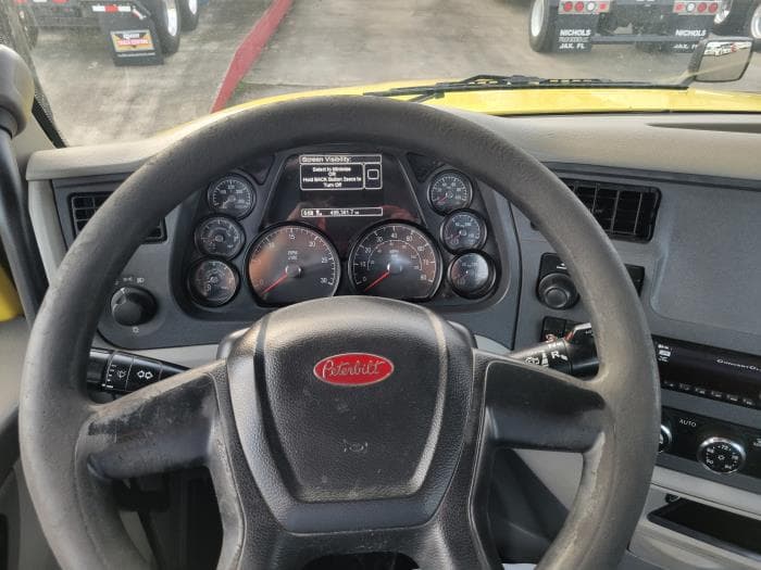 2021 Peterbilt 579 — photo 17
