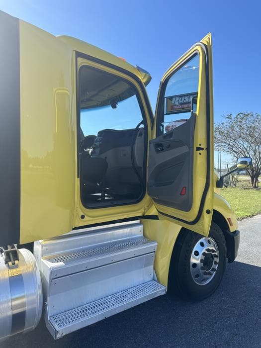 2021 Peterbilt 579 — photo 12