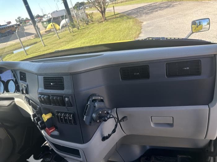 2021 Peterbilt 579 — photo 14