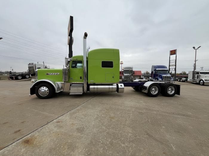 2022 Peterbilt 389 — photo 3