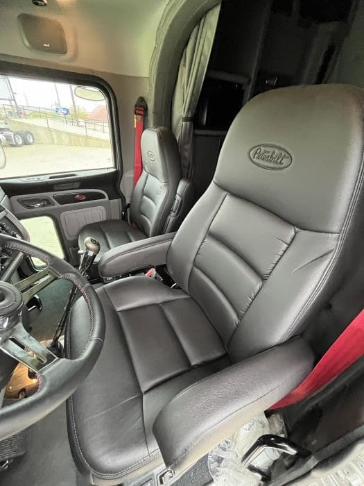 2022 Peterbilt 389 — photo 15