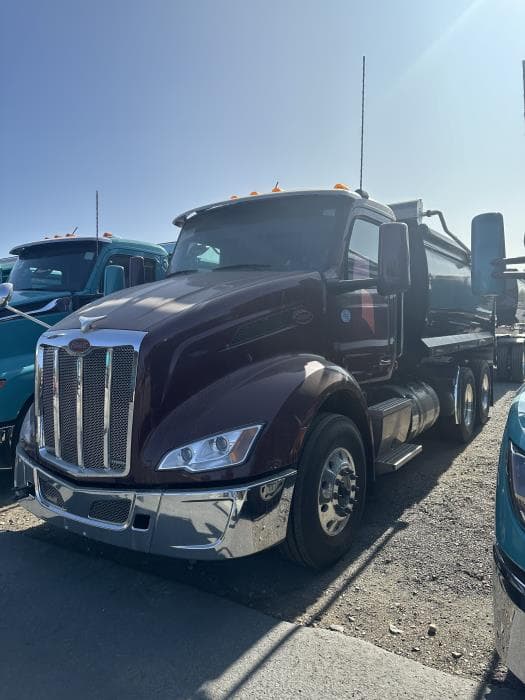 2025 Peterbilt 579 — photo 2
