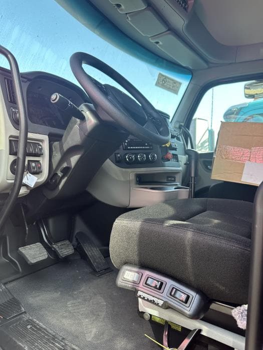 2025 Peterbilt 579 — photo 5