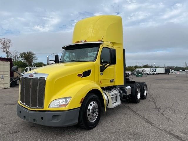 2021 Peterbilt 579 — photo 2