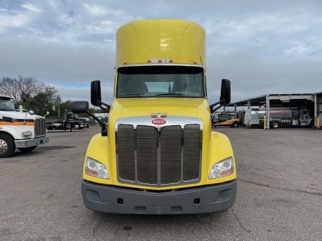 2021 Peterbilt 579 — photo 9