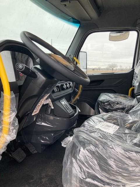 2025 Peterbilt 548 — photo 10