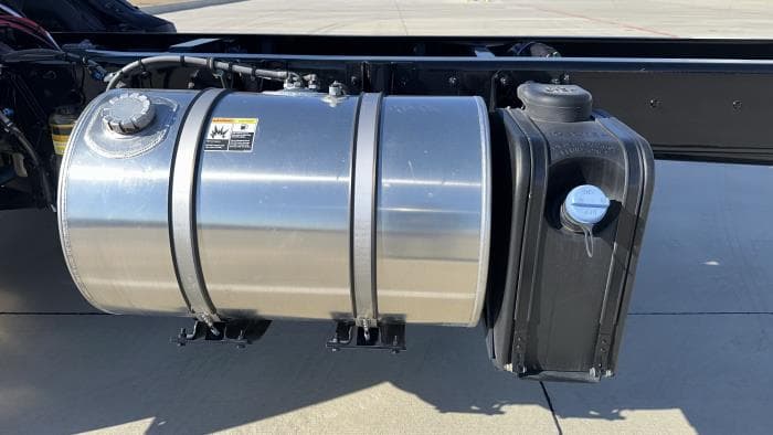 2025 Peterbilt 220EV — photo 11