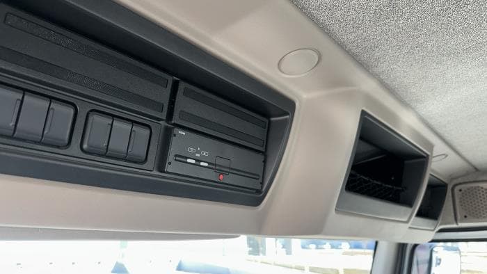 2025 Peterbilt 220EV — photo 23