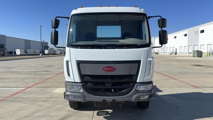 2025 Peterbilt 220EV — photo 3