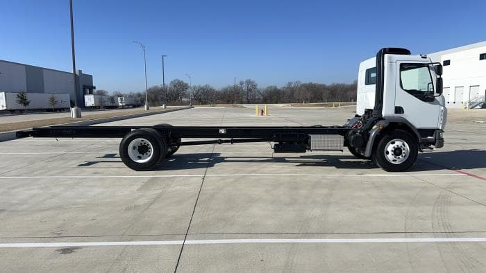 2025 Peterbilt 220EV — photo 5