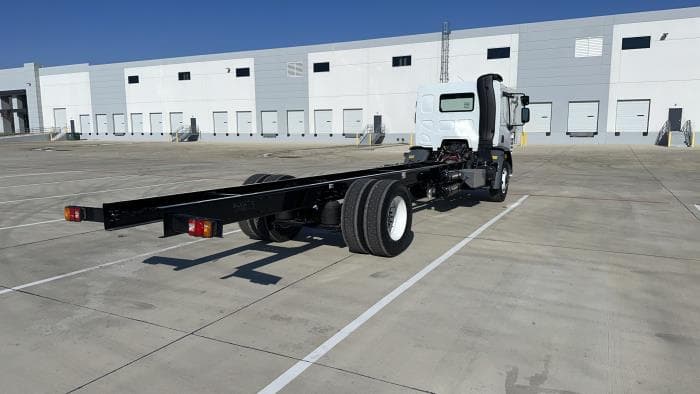 2025 Peterbilt 220EV — photo 6