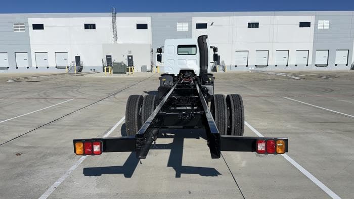 2025 Peterbilt 220EV — photo 7