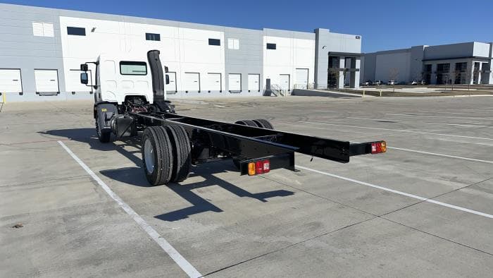 2025 Peterbilt 220EV — photo 8