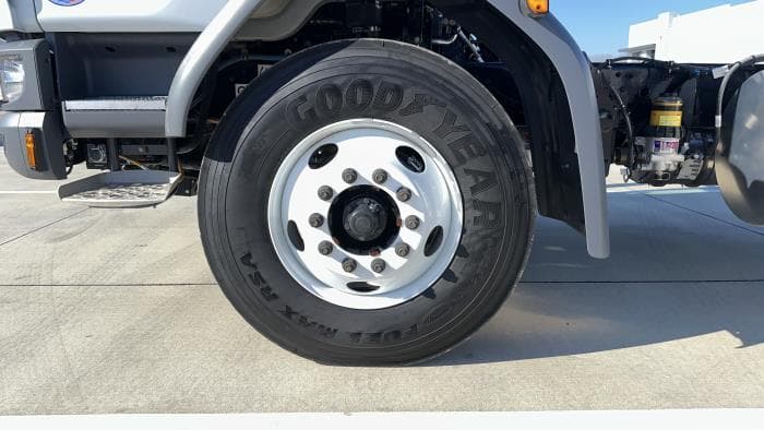 2025 Peterbilt 220EV — photo 10