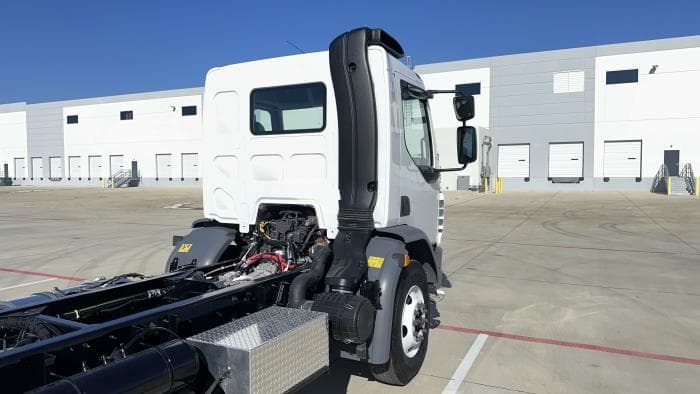 2025 Peterbilt 220EV — photo 16