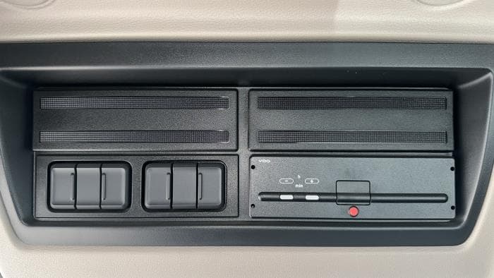 2025 Peterbilt 220EV — photo 20