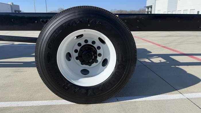 2025 Peterbilt 220EV — photo 12