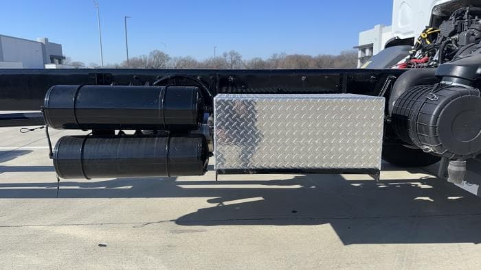 2025 Peterbilt 220EV — photo 15