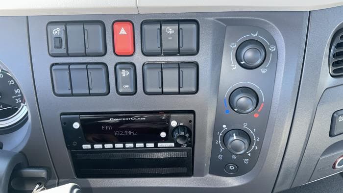 2025 Peterbilt 220EV — photo 19